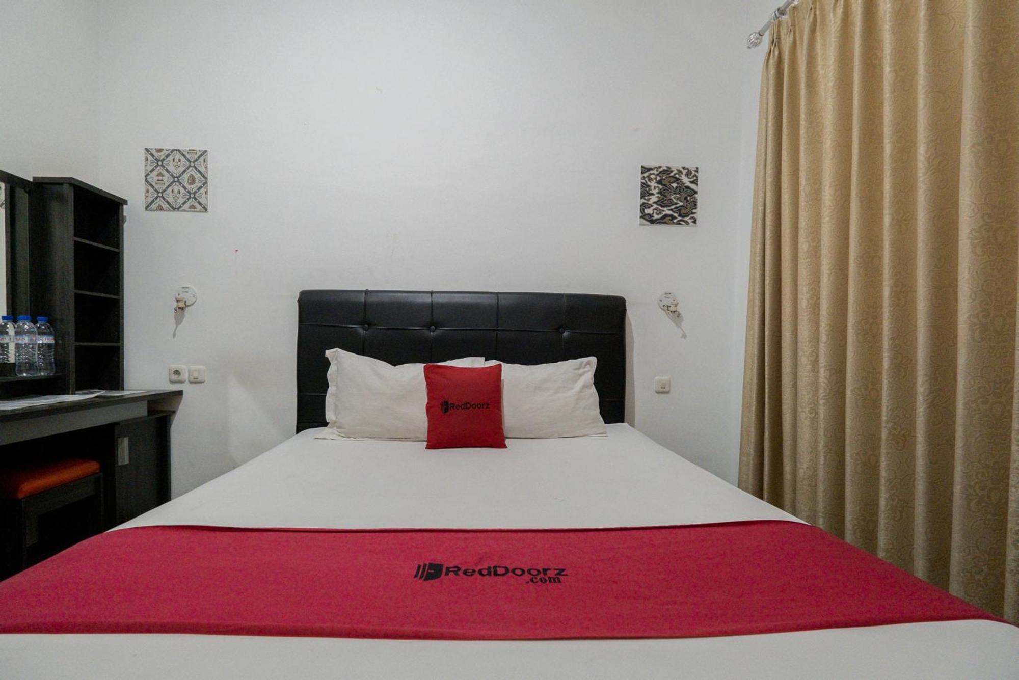 Reddoorz Near Surabaya Town Square Hotel Exterior photo